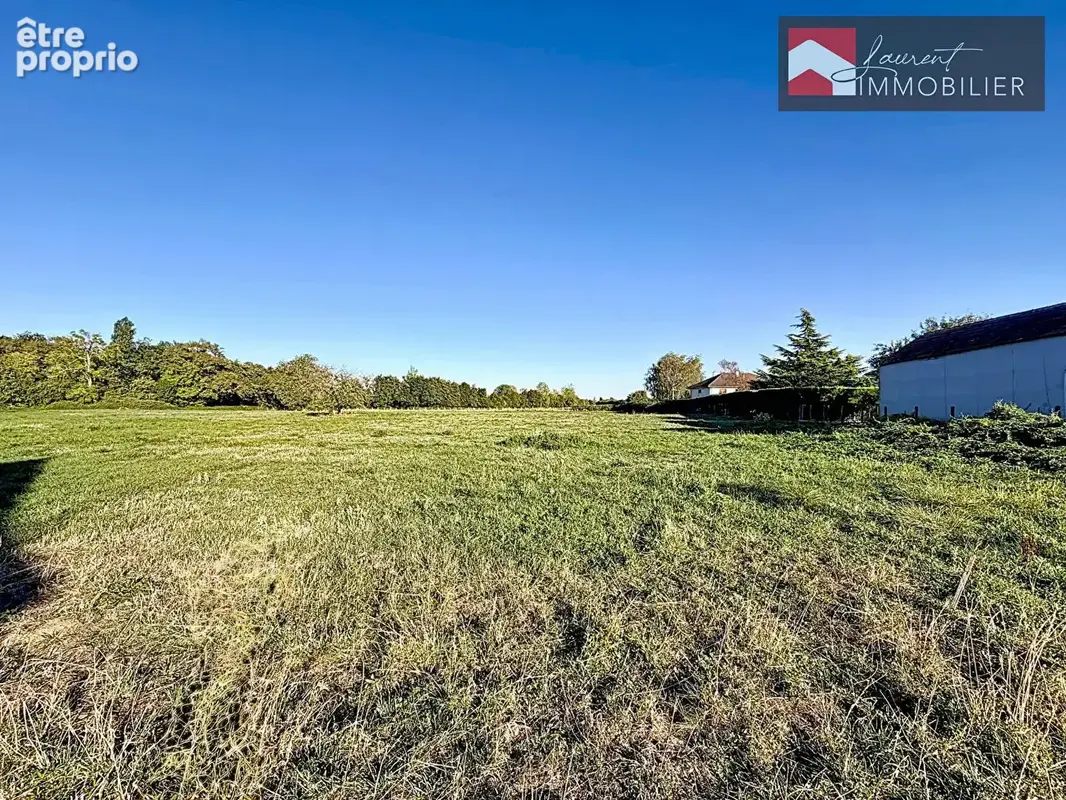 Opportunité Rare à Montbellet : Vaste terrain de grande superficie - photo 3