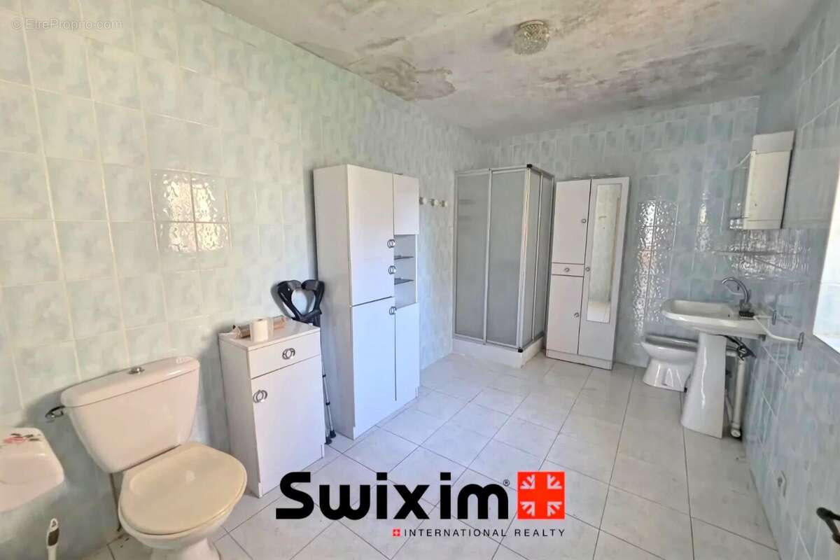 Maison de Maître de 235M² à rénover à Blaignan-Prignac - photo 8