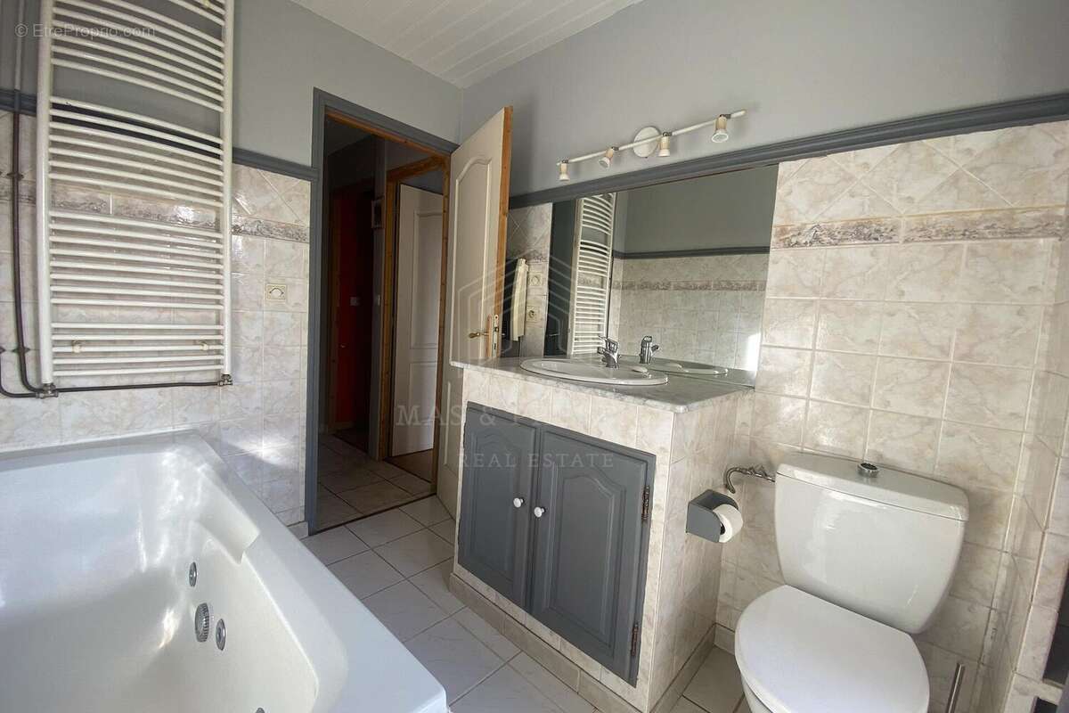 Maison à COUSTOUGES