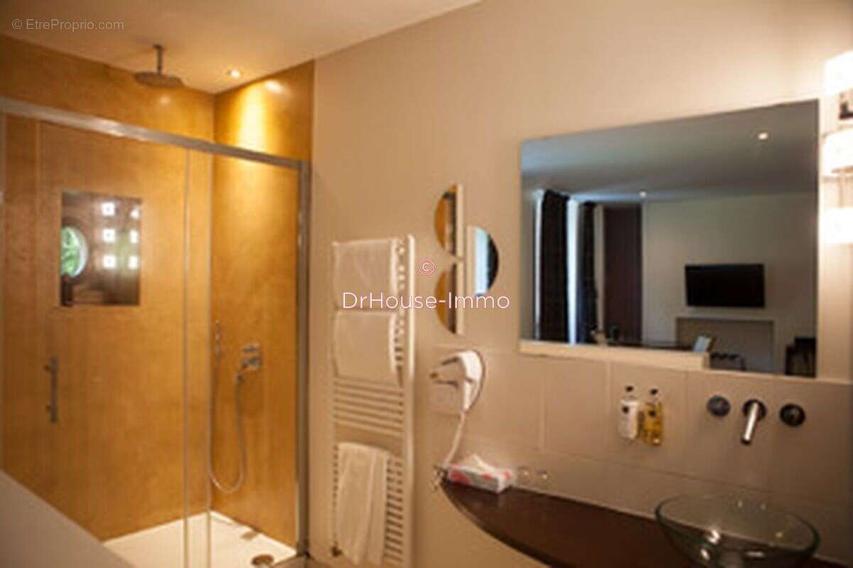 Commerce 600 m² à vendre à Aubusson (23200) - photo 7