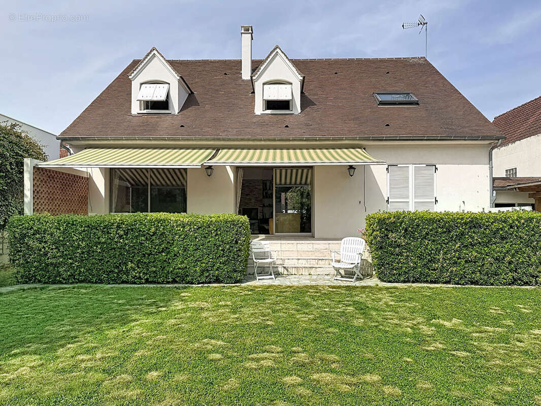Maison à SAINT-MAUR-DES-FOSSES