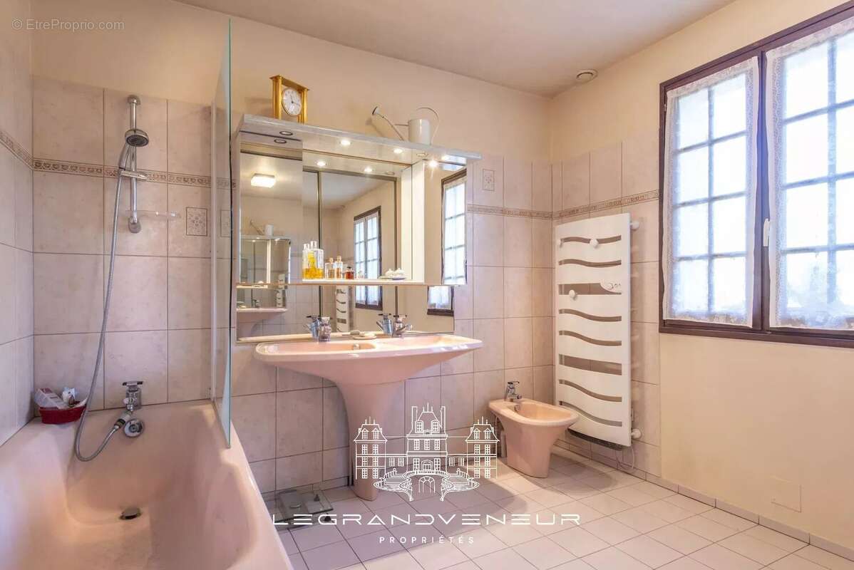 Maison à SAINT-SAUVEUR-SUR-ECOLE