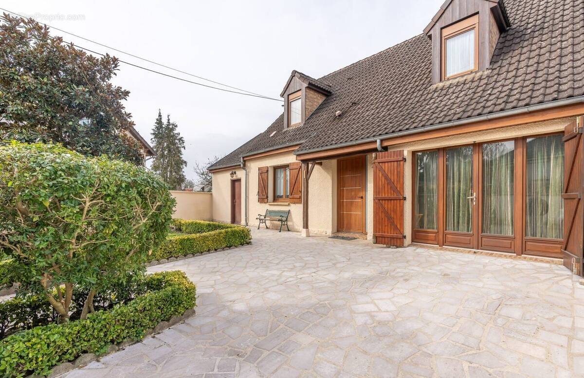Facade paillon  - Maison à PONTAULT-COMBAULT