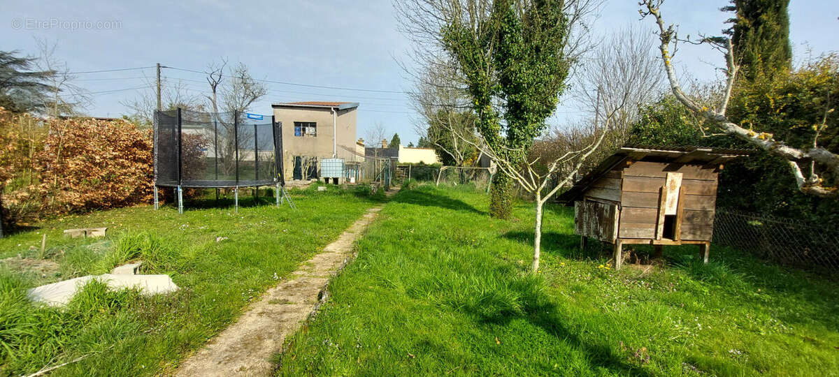 Terrain à CONFLANS-EN-JARNISY