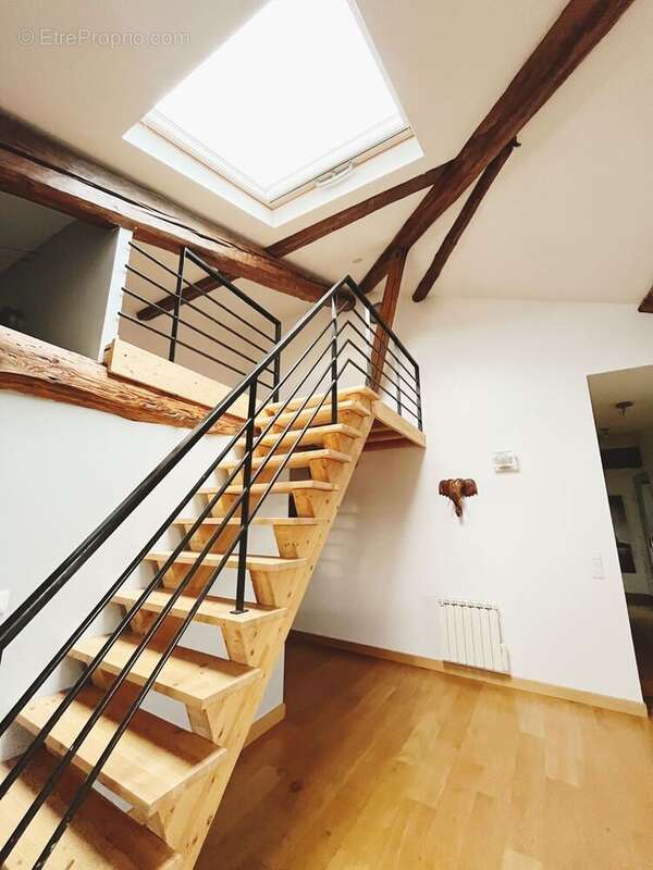 Appartement à FONTAINES-SAINT-MARTIN