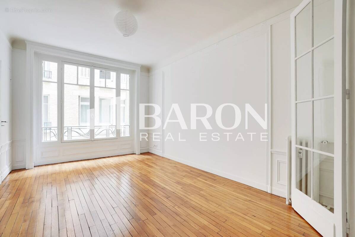 Appartement à PARIS-17E