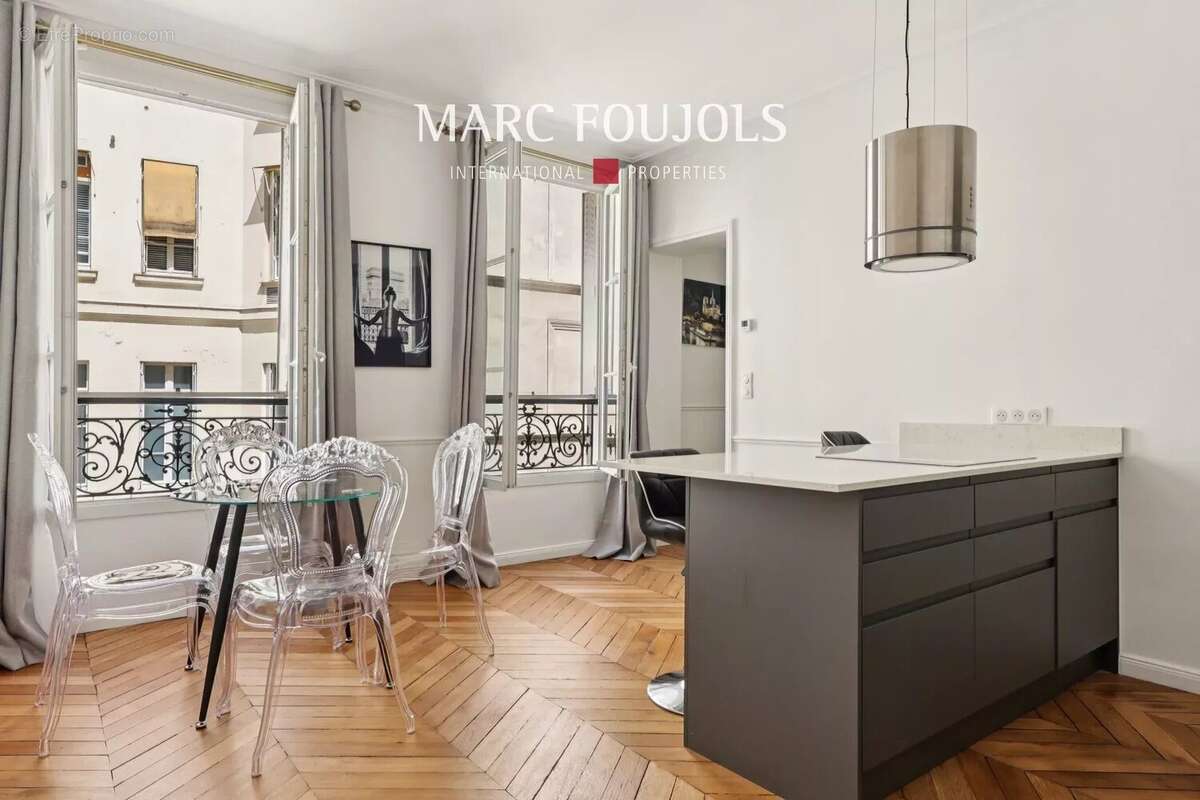 Appartement à PARIS-8E