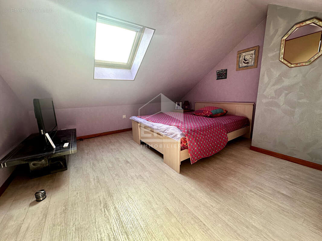 Maison à VILLENEUVE-LA-GUYARD