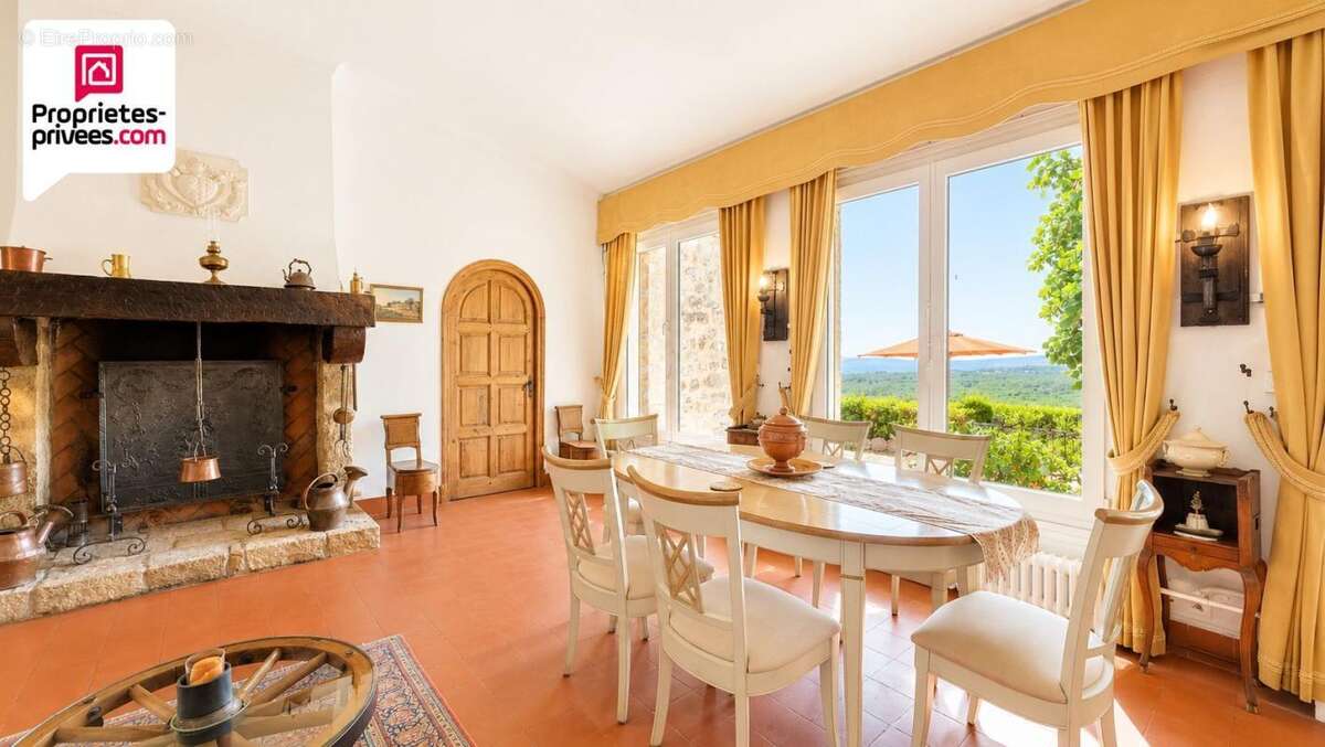 Maison à SAINT-CEZAIRE-SUR-SIAGNE