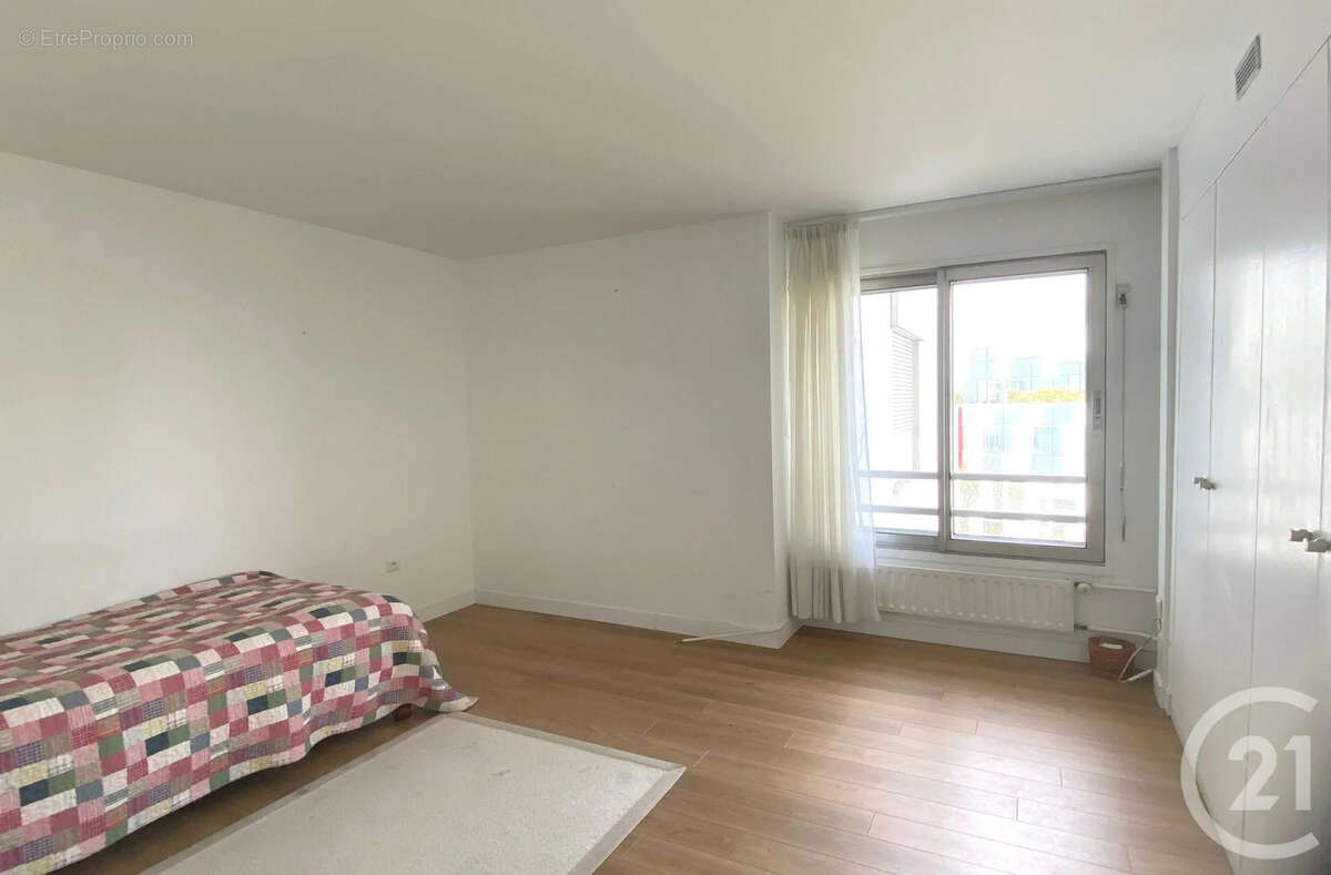 Appartement à NEUILLY-SUR-SEINE