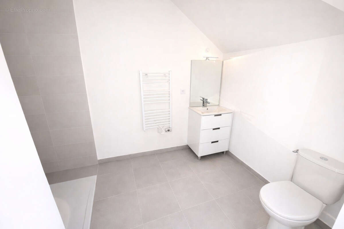 Appartement à SAINT-PIERRE-DU-PERRAY