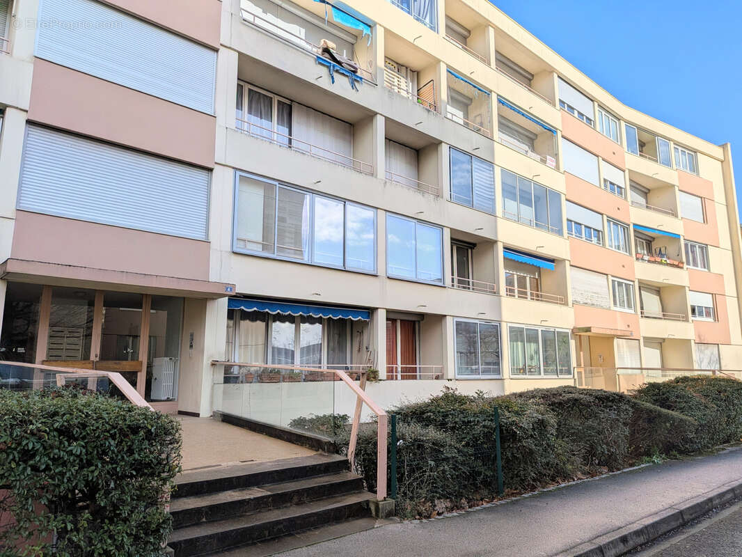 Appartement à CHENOVE