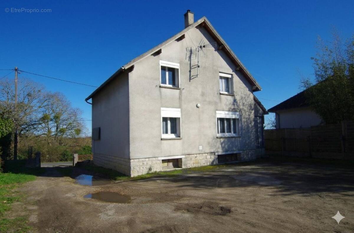 Maison à SAINTE-GENEVIEVE-DES-BOIS