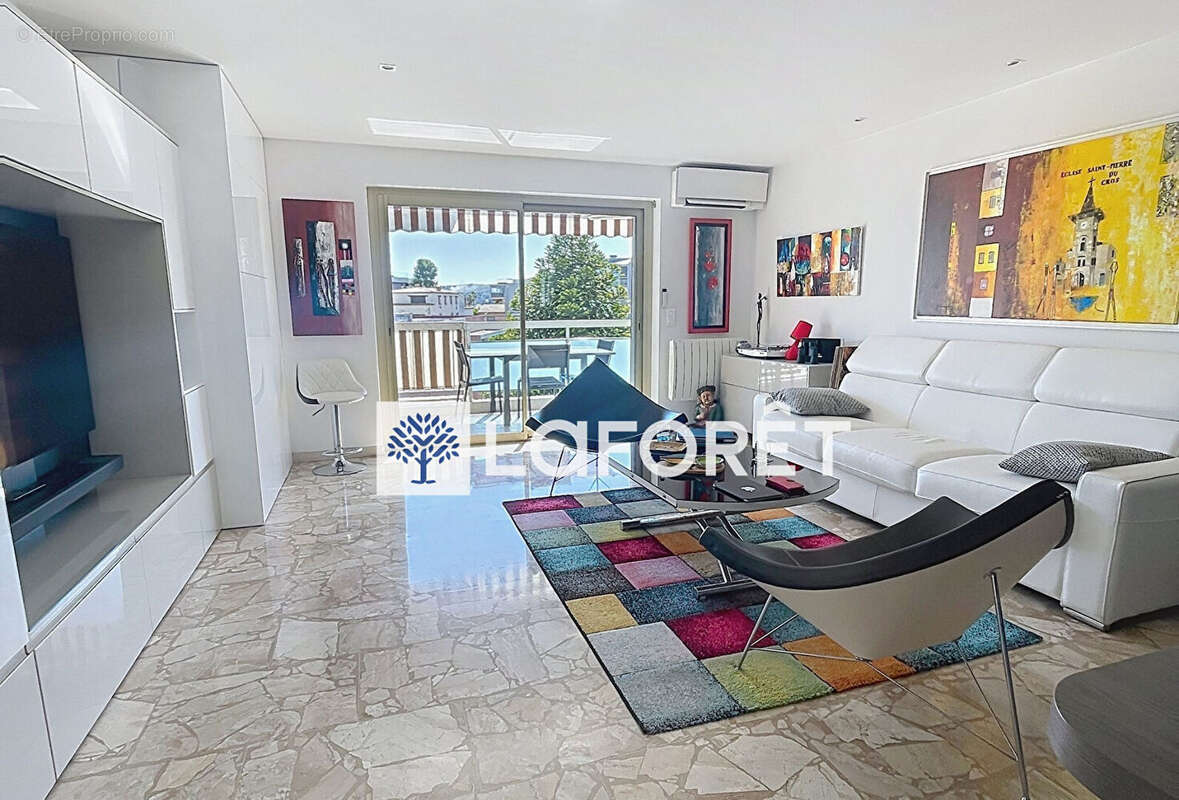 Cagnes sur mer - Superbe 2 pièces refait a neuf avec terrasse et vue mer - photo 2