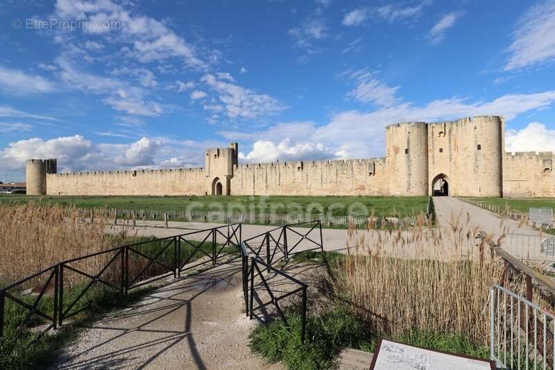 GARD (30) AIGUES-MORTES (30200) à vendre Immeuble mixte de 280 m 2, 1 local commercial 115 m 2 et 3 appartements - photo 13