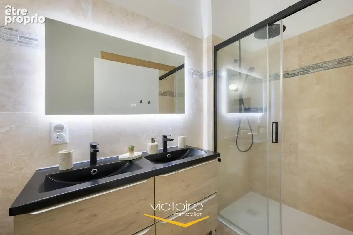 LYON 3 MONTCHAT –  Spacieux T4 119 M² (transformable en T5) avec PATIO PRIVATIF - photo 11