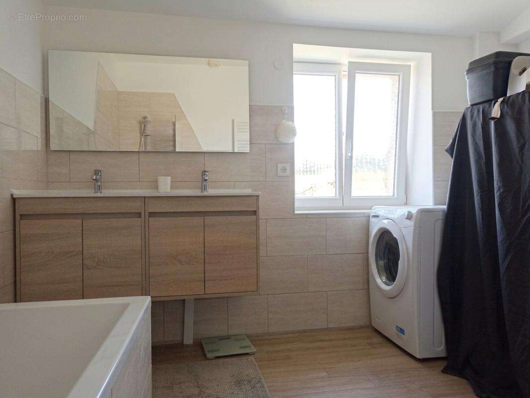 Maison 137 m² à Saint-Sigismond-De-Clermont  - photo 13