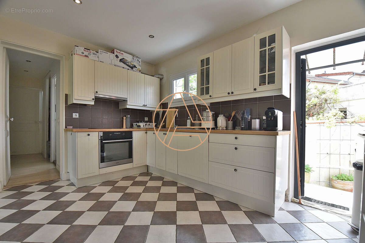 Maison à SAINT-MAUR-DES-FOSSES