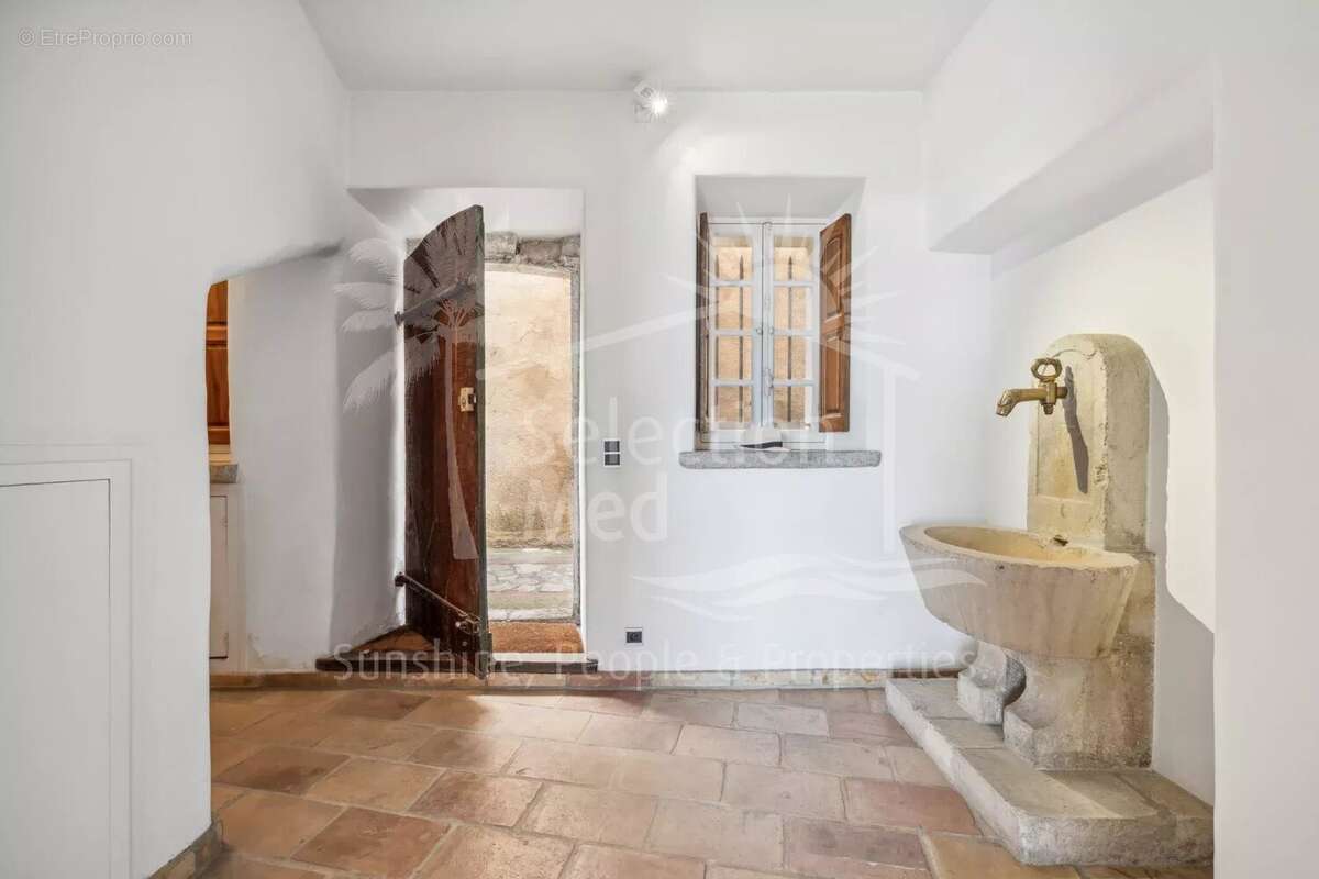 Appartement à CHATEAUNEUF-GRASSE