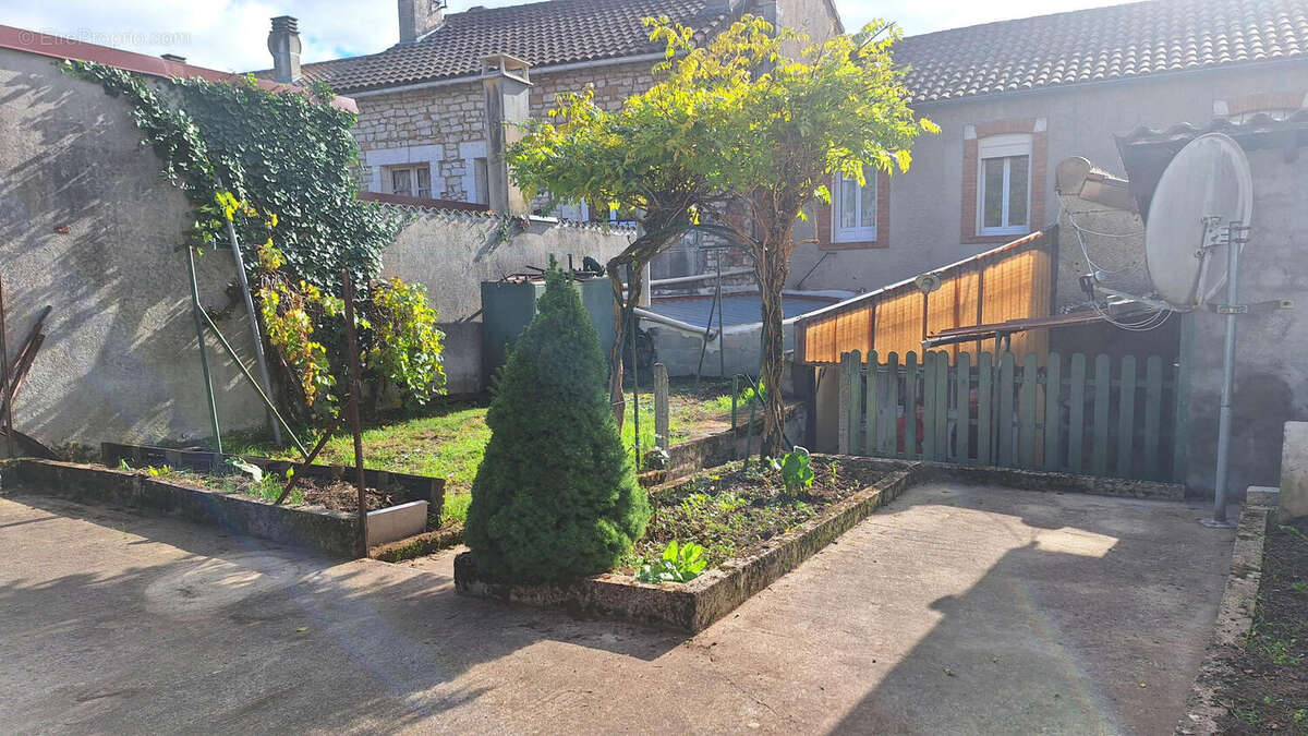 20251009_160238 - Maison à JAVERLHAC-ET-LA-CHAPELLE-SAINT-ROBERT