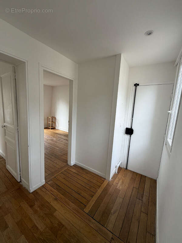 PARIS 19 - rue Mathis - 2 pièces de 32 m² . - photo 3