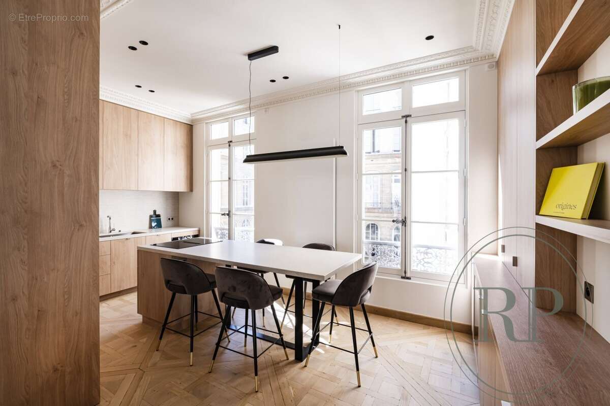 Appartement à PARIS-7E