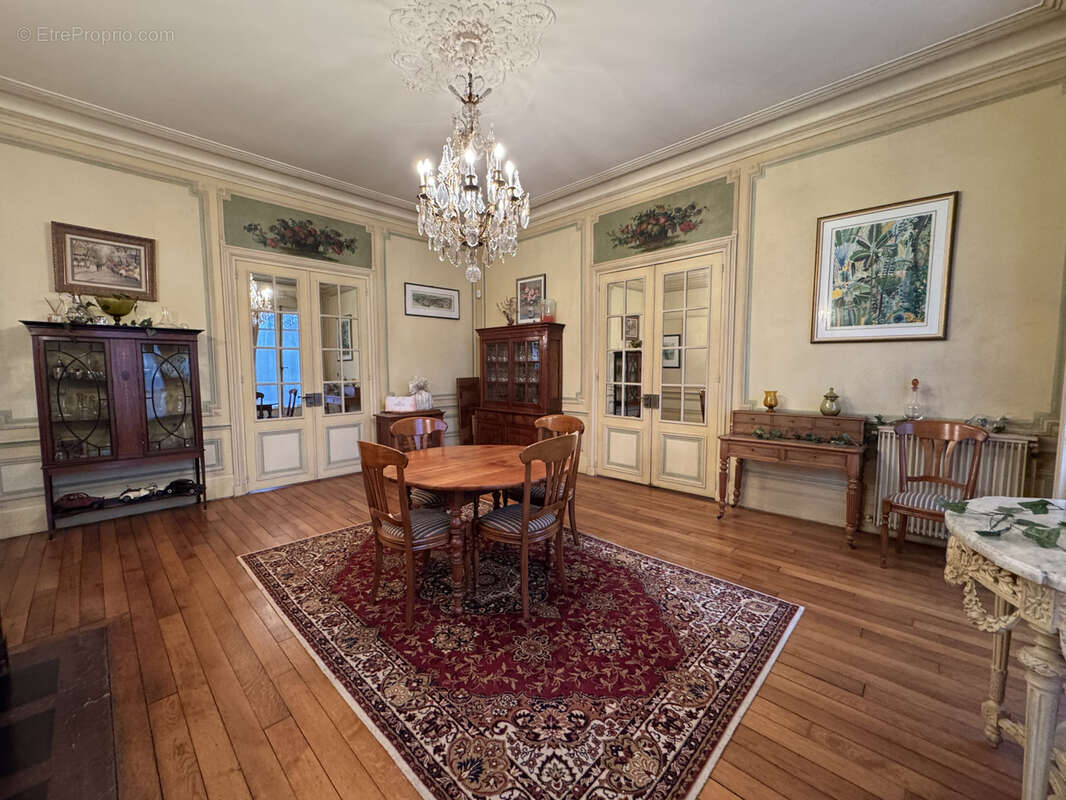 Maison à SAINT-MAUR-DES-FOSSES