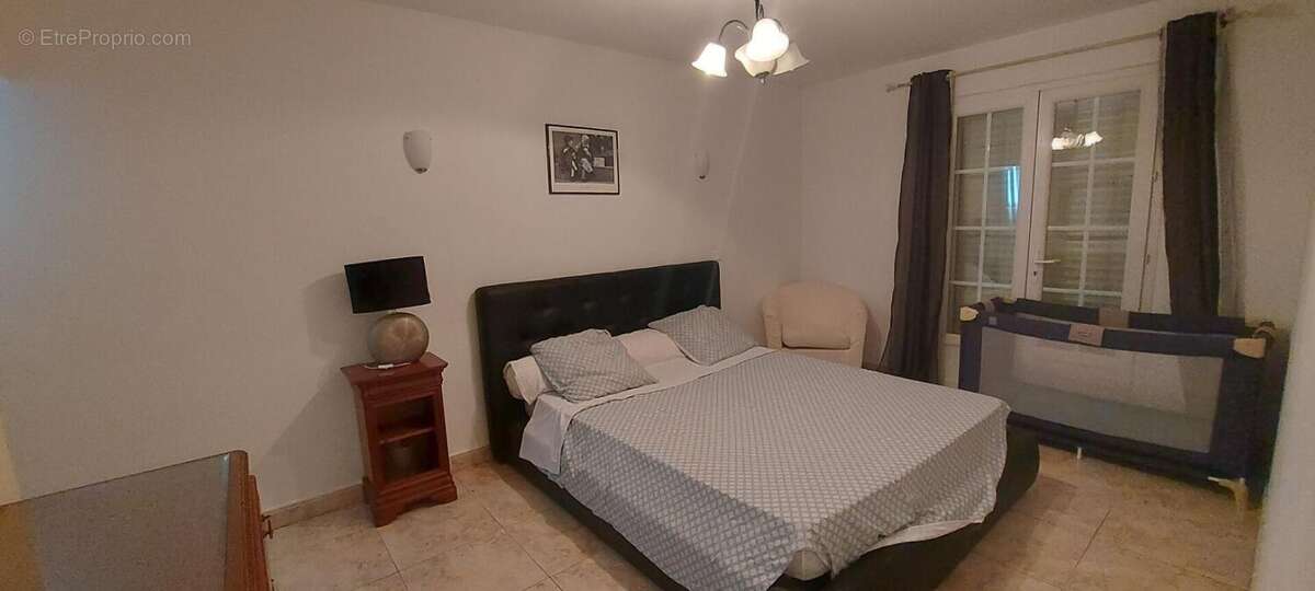 GARD. 30. GENERAC. Belle maison de 184 m2 de plain-pied sur terrain arboré de 1264 m² avec piscine - photo 13