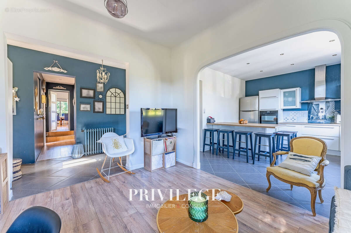 Maison à CHAMPAGNE-AU-MONT-D'OR