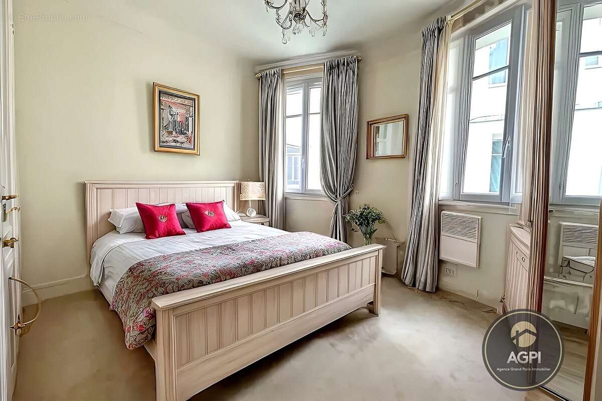 chambre de 12,90 m2 - Appartement à PARIS-16E