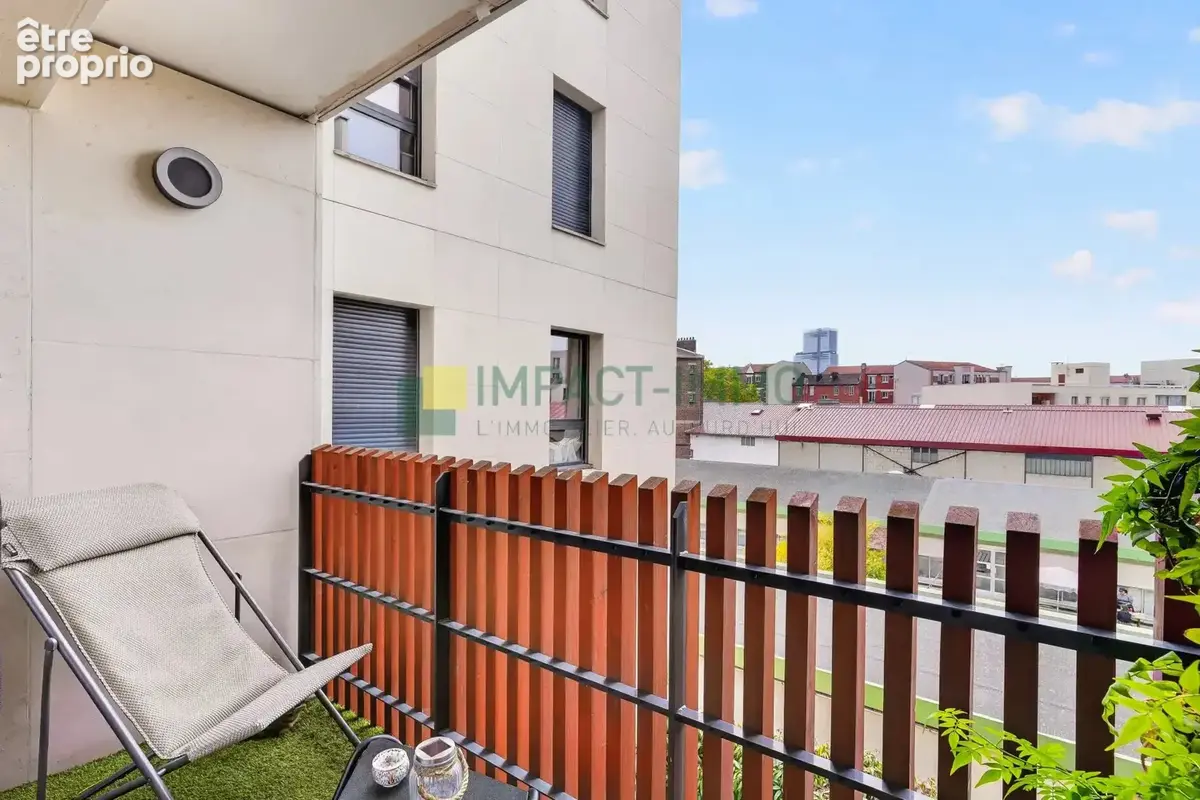 Clichy republique - 2 pieces balcon vue degagee -- pkg en sus - photo 2