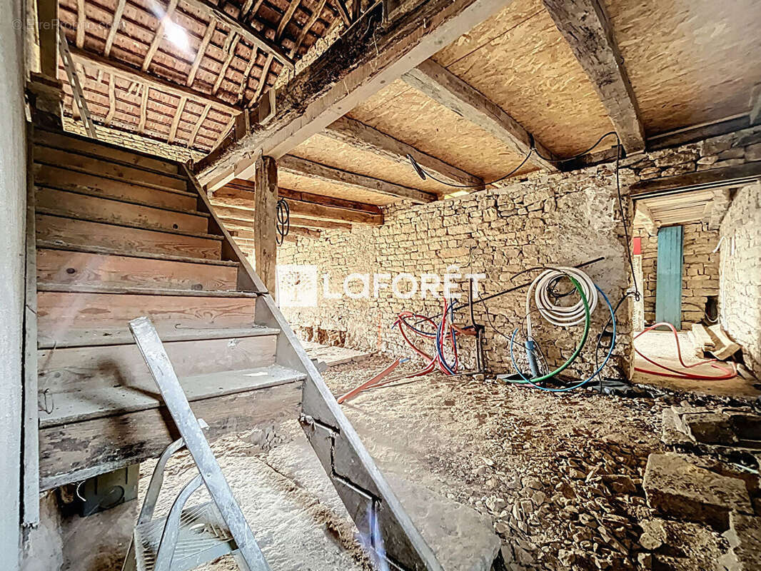 Maison à SAINT-JULIEN