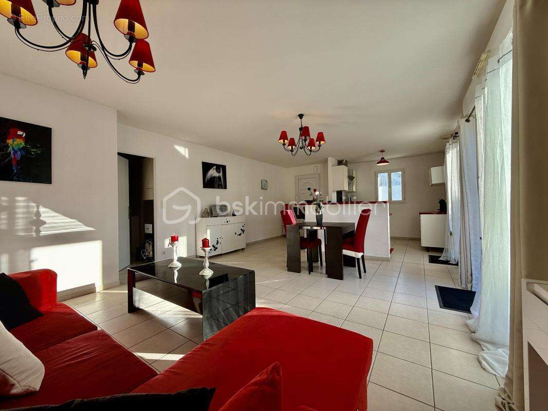 Maison à CORME-ROYAL