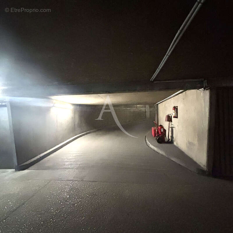 Parking à PANTIN