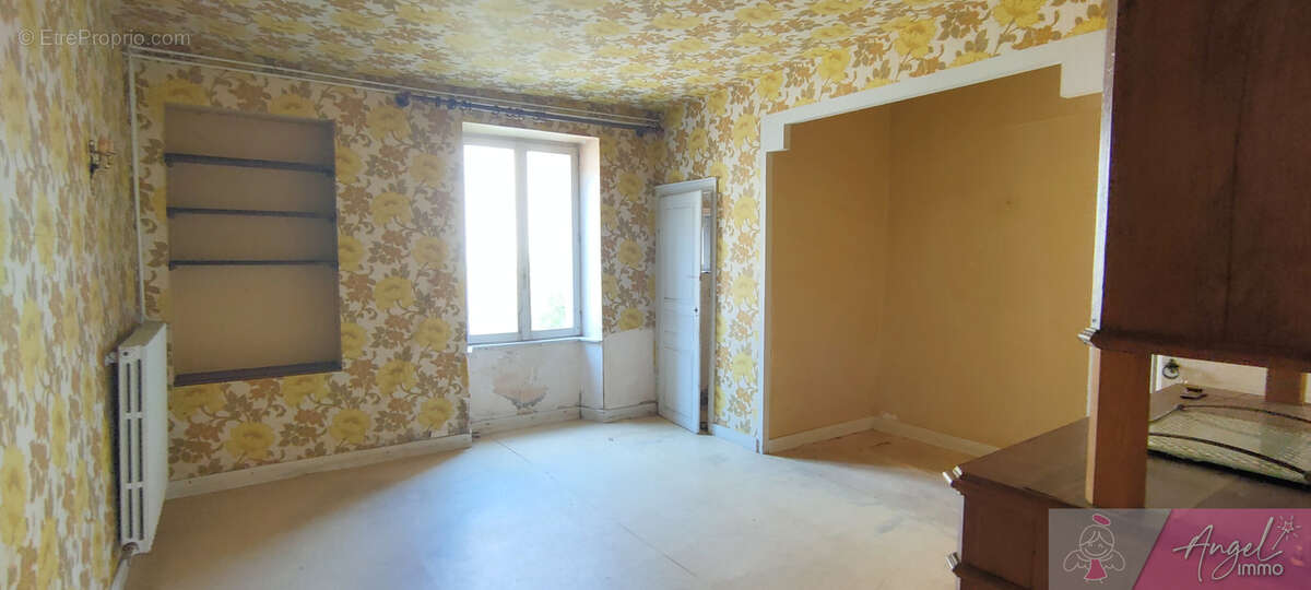 Maison de village de 159 m2 - 3 chambres - cave voutée et garage - photo 4