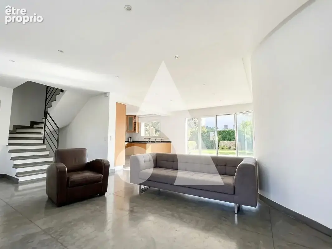 Les Muriers, Magnifique Maison 5 pièces de 150 m2 - photo 2