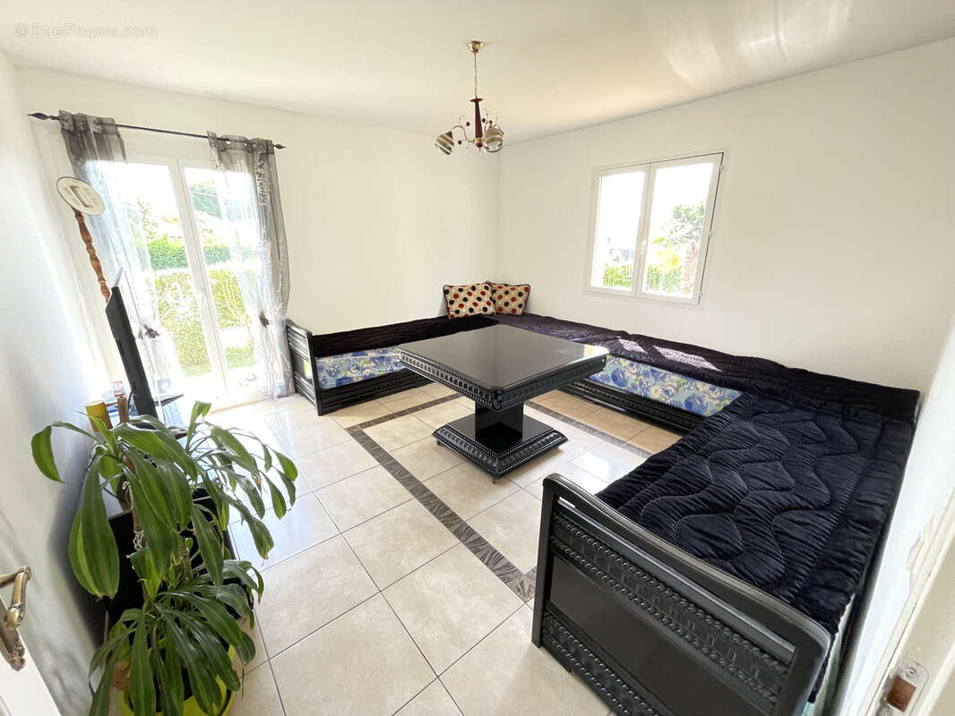 Maison à NEGREPELISSE