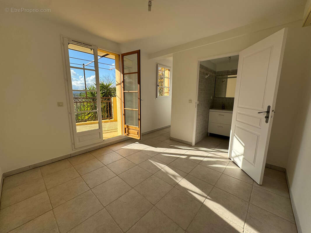 Appartement à GRIMAUD