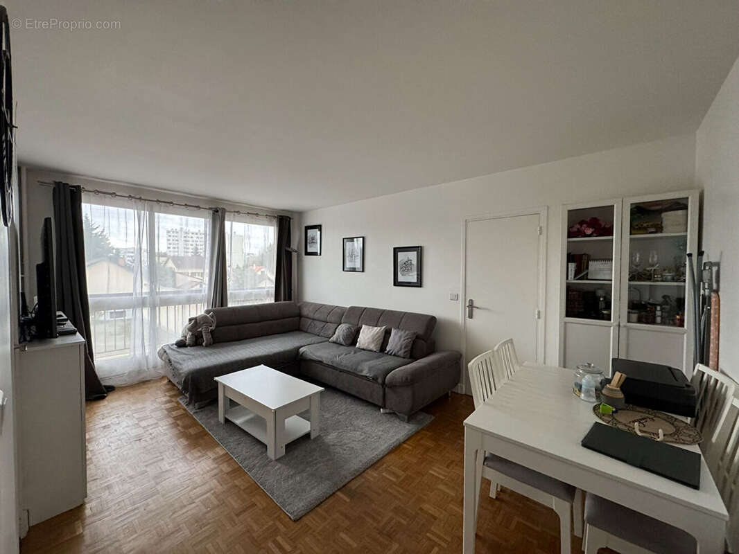 Appartement à LES PAVILLONS-SOUS-BOIS