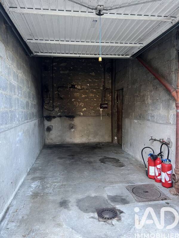 Photo 1 - Parking à SAINT-CYR-L'ECOLE