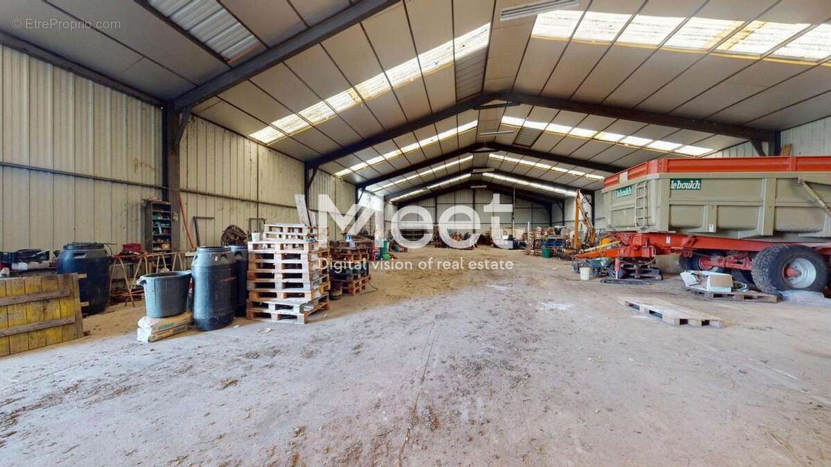 Commerce à EPINEAU-LES-VOVES