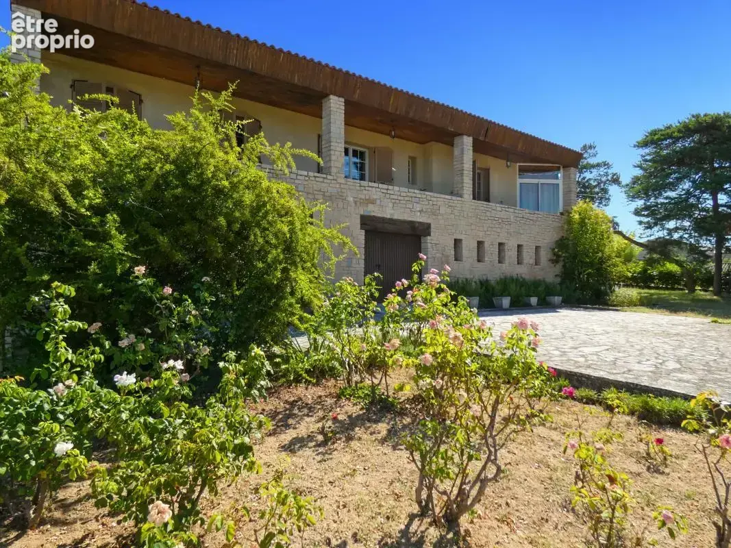 Investissement en nue-propriété 99m2 et 70m2 d'ateliers et garage, terrain 2552m2 - photo 2