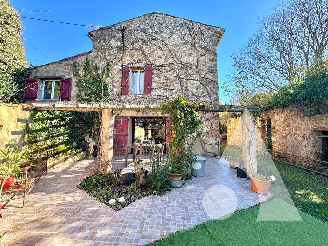 Maison à VILLECROZE