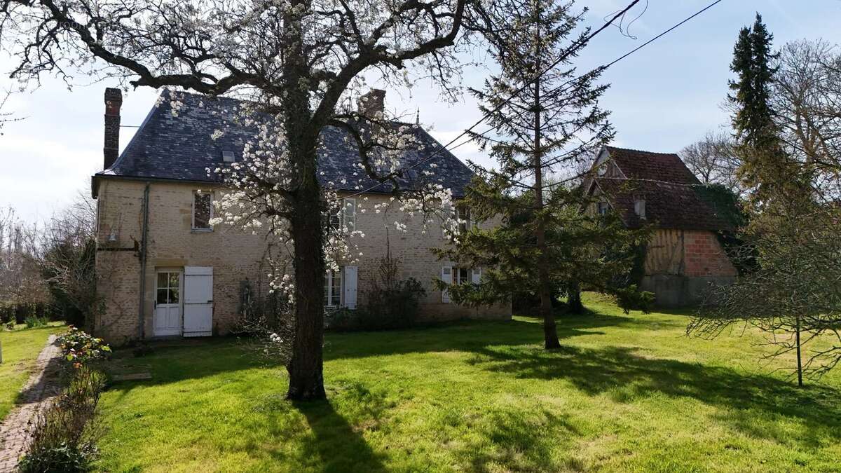 Maison à SAINT-PIERRE-SUR-DIVES