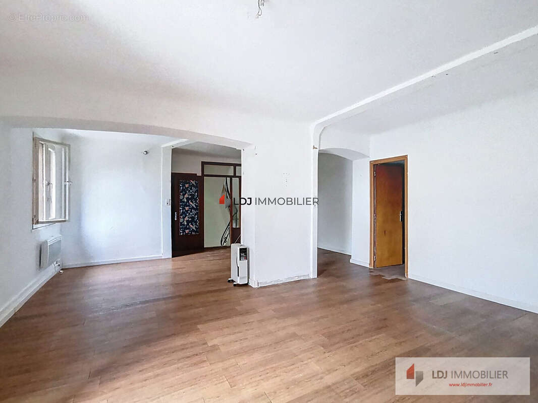 Maison à VILLENEUVE-LA-RIVIERE