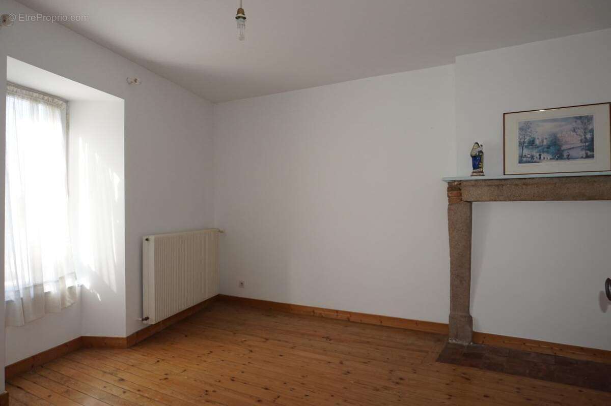 Maison à MORTAGNE-SUR-SEVRE