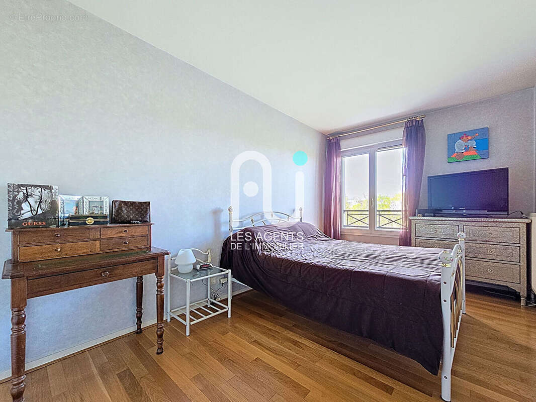 Appartement à VILLENEUVE-LA-GARENNE