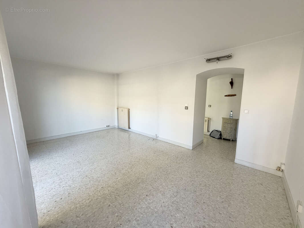 Appartement traversant 3 pièces avec vue mer proche centre-ville de sainte maxime - photo 2