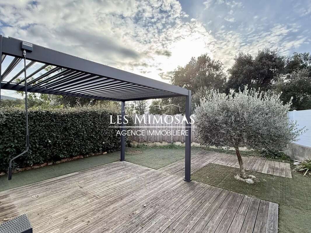 Maison à ROQUEBRUNE-SUR-ARGENS