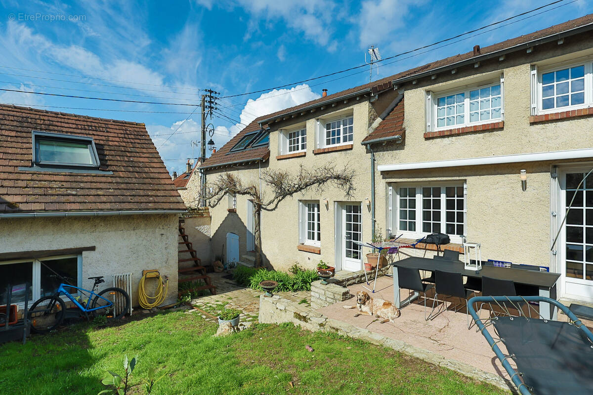 Maison à SAINTRY-SUR-SEINE